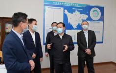 深入推进“5+1”重点产业发展